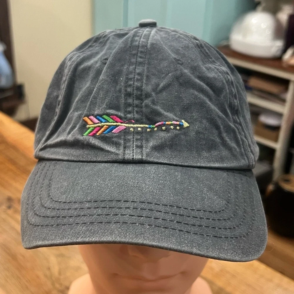 NATURAL LIFE Charcoal Cap with Embroidered Arrow Details